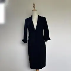 黒のビジネススーツ ジャケットとスカートセット