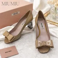 【MIUMIU】リボン エナメル パンプス ビジューヒール 35.5 ベージュのサムネイル