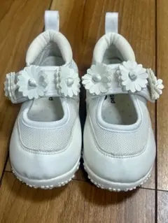プティマイン お花水抜きソールサンダル 15cm アイボリーのサムネイル
