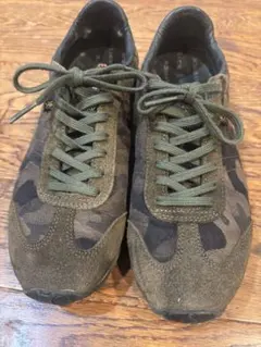 グリーン スニーカー