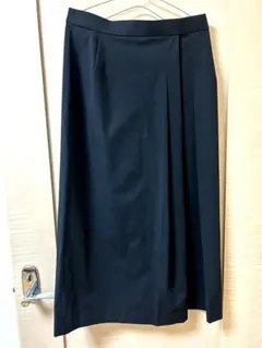 ブラック タイトスカート プリーツ入り