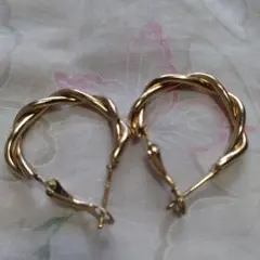 ゴールドツイストフープピアス