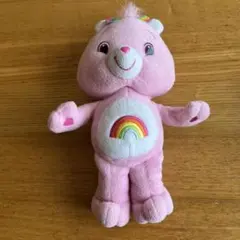 ケアベア虹の刺繍付きピンクぬいぐるみ