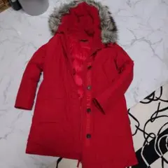 ユニクロ赤いフード付きダウンジャケット