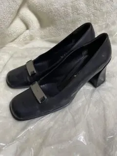 PRADA ブラック スクエアトゥパンプス メタルバックル プレート 36.5のサムネイル