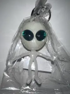 【目緑】エイリアン宇宙人のキーホルダー蓄光