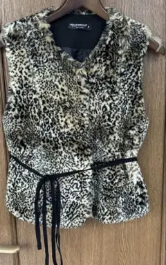 リナシメント(イタリア製)ヒョウ柄ファー調ベスト ウエストリボン付き