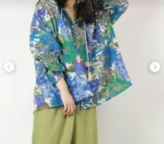 BITTOKO フラワーゆったりブラウス　ボタニカル　ふんわりフレアー　花柄のサムネイル
