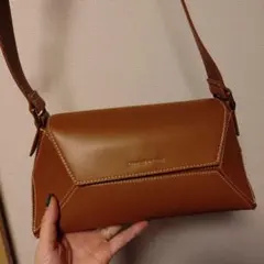 CHARLES & KEITH ナスリン ジオメトリックショルダーバッグ チョコ