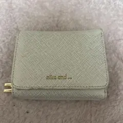 ニコアンド 三つ折財布 ホワイト