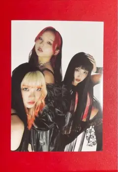 マヒナ &チカ&モモカ　ビックビジュアルカード 1枚　HANA　1st アルバムのサムネイル