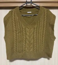 GU マスタード ケーブル編み Vネック ニットベスト
