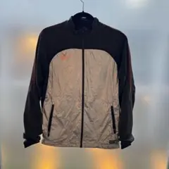 ナイキ　ウインドブレーカー　サウナスーツなみ　保温　機能