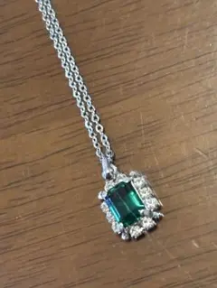 エメラルドグリーン ネックレス シルバー