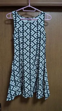 幾何学模様 ノースリーブミニワンピース