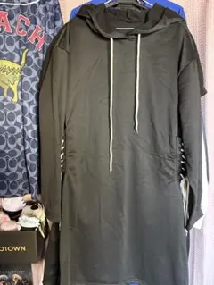 大きいサイズパーカーワンピース フード付きブラックひざ丈ワンピース