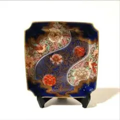 美品 有田焼 深川製磁 金蘭手牡丹唐草 角皿 飾皿 金彩 色絵 皿立て付き