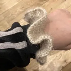 ベージュ フリルデザイン シュシュ