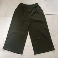 オフィスカジュアル　パンツ　ストレート　体型カバー　深緑