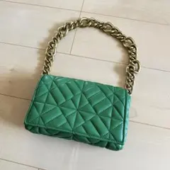 ZARA ぷっくりキルティングチェーンバック