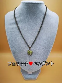 フェリック ハートラインストーンチャームネックレス　feerique　ケイスリー