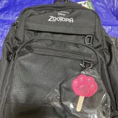 Zootopia ブラックリュック アイスキャンディーチャーム付き