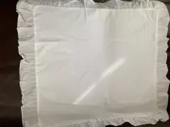 ホワイトフリルクッションカバー2枚