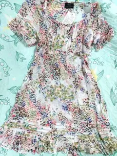イオリ　新品タグ付き　お花の可愛いワンビース　インナーつきのサムネイル