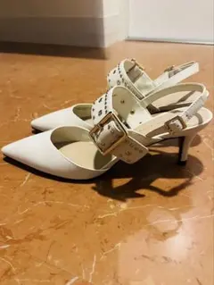 新品未使用CHARLES & KEITH パンプスのサムネイル
