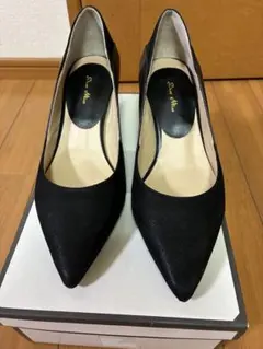 黒 ポインテッドトゥ 中ヒールパンプス