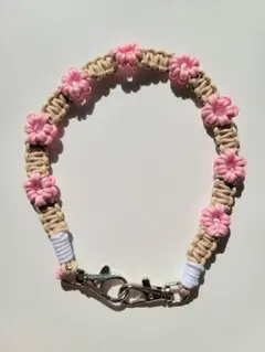 【現品限り】パラコード ハンドストラップ 花モチーフ ピンク×ベージュ×白