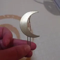 ゴールド三日月型ヘアピン