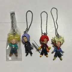 ドラゴンボール　UDM キーホルダー トランクスゼノ(超サイヤ人ゴッド)