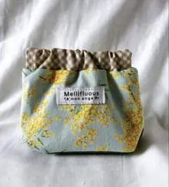 ＊バネ口ポーチ＊【淡い緑色×花柄】小物入れ