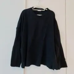 【GU ジーユー】ブラック長袖カットソー サイドスリット