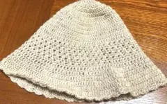 ベージュ手編み帽子