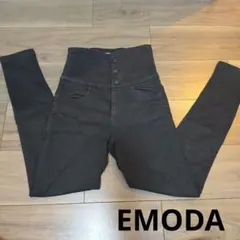 EMODA　ハイウエスト　くるみボタン　スキニーデニム ブラックのサムネイル