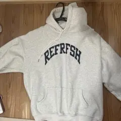 REFRFSH ロゴ入り グレー パーカー