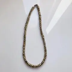 艶消しゴールドのネックレス