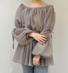 JUNOAH オフショルシアーボリュームブラウス