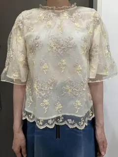 mysty woman 刺繍入りクリーム色シフォンブラウスのサムネイル