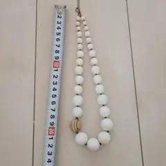 白の大玉ネックレス