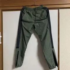 アディダス　adidas カーキ　ウィンドブレーカー　下のみ　パンツ　160相当