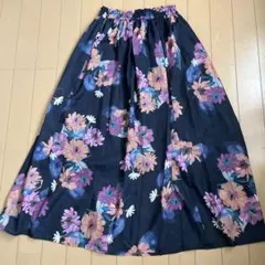新品/未使用　裏地付き　フェリシモ　natsu フラワースカート　ネイビーのサムネイル