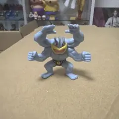 カイリキー　tomy ミニフィギュア