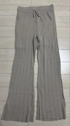 リブ編み ベージュ フレアパンツ