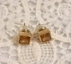 スワロフスキー SWAROVSKI ゴールド・琥珀色スクエア型ピアス