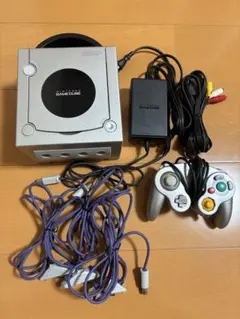 Nintendo GameCube 本体 シルバー　ジャンク　接続ケーブル付き