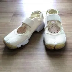 【GWセール】Nike エアリフト スニーカー クリーム色
