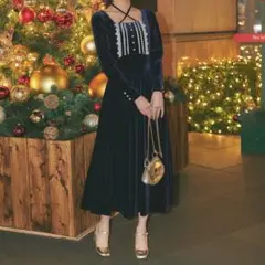 ネックリボン付きパール＆レース装飾バックレースアップベロアワンピース　tocco